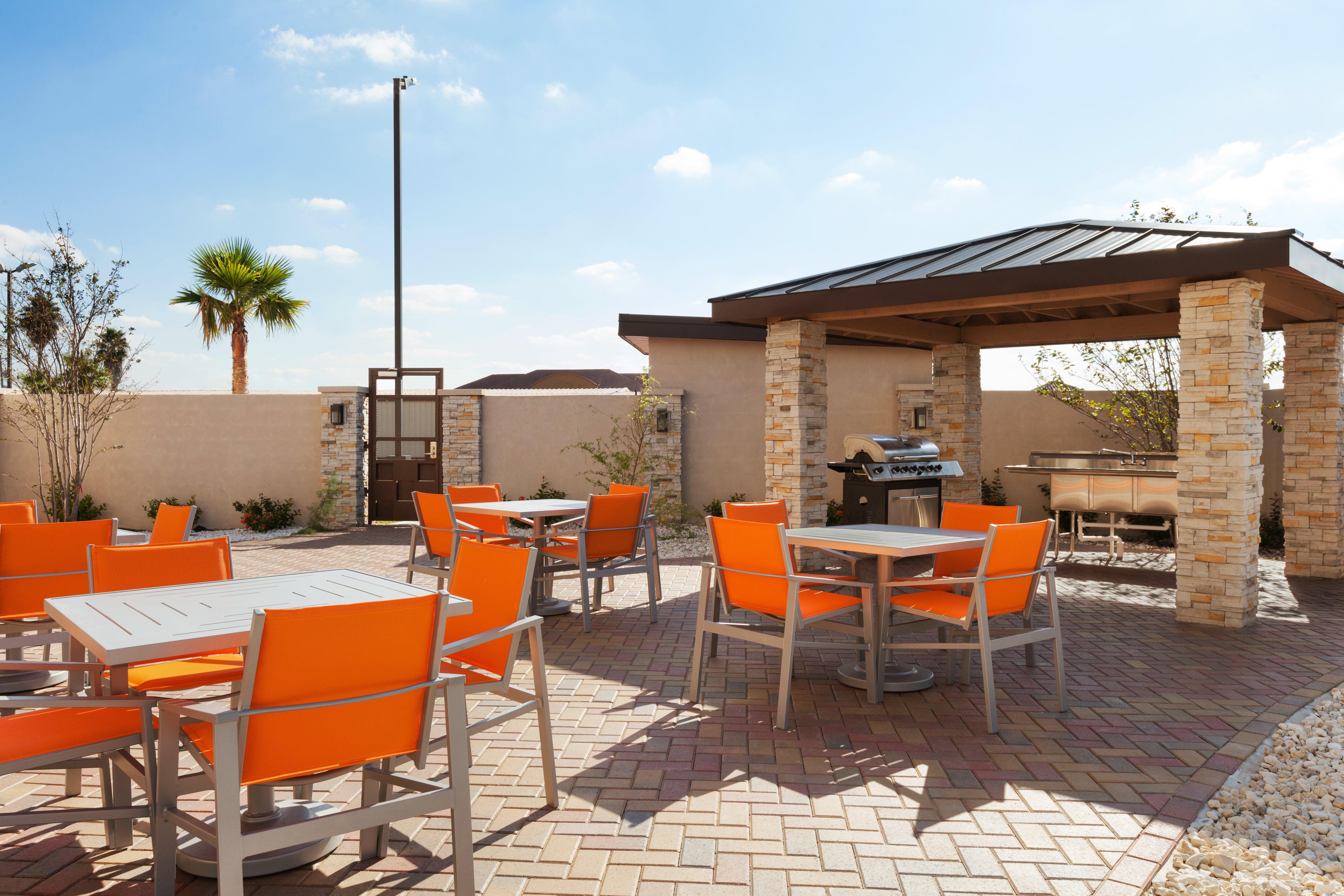 Holiday Inn Express & Suites Edinburg- Mcallen Area By Ihg Экстерьер фото